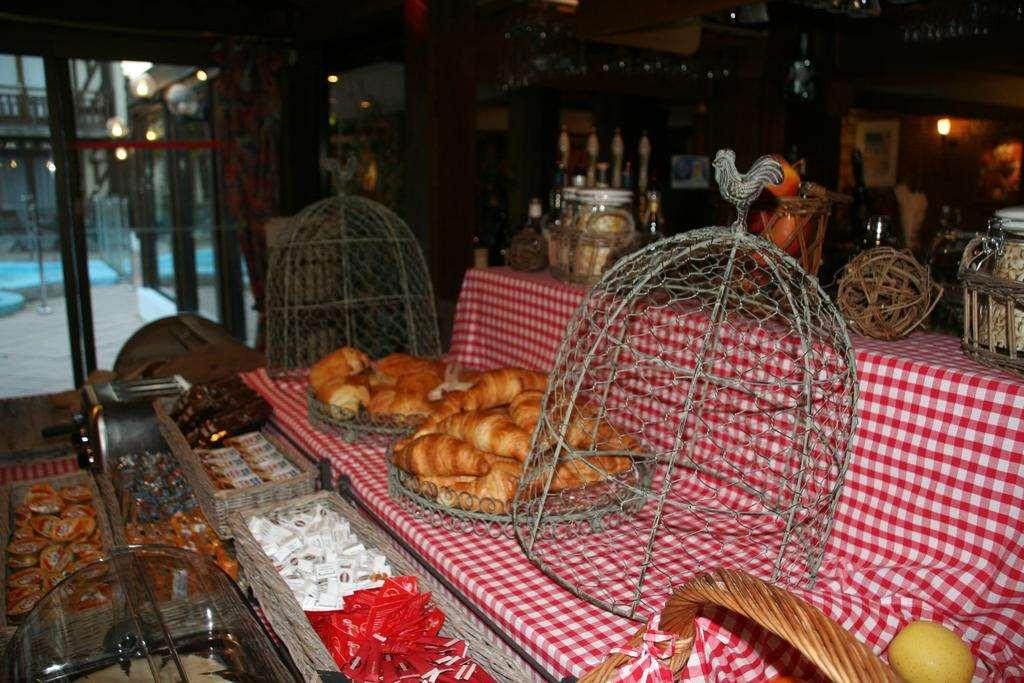 Logis Le Clos Deauville Saint Gatien 餐厅 照片